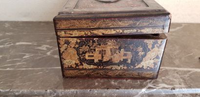 Coffret rectangulaire en laque du Japon,...