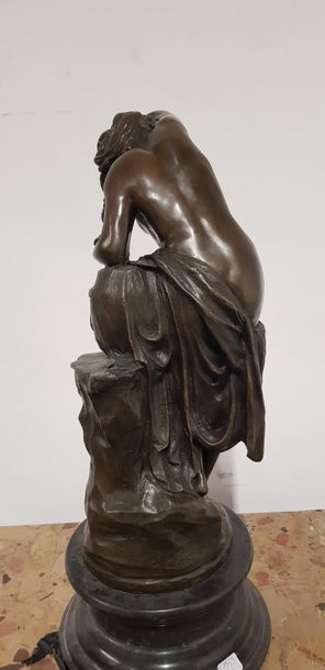 Nymphe à sa toilette

Sculpture en bronze...