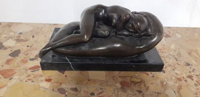 Nu endormi 

Sculpture en bronze à patine...
