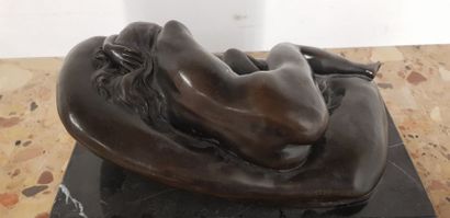 Nu endormi 

Sculpture en bronze à patine...