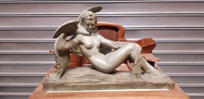 Deux sculptures en terre cuite patinée dans...
