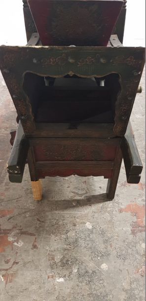 Chine Xxème s., moulin ou fouloir, H : 70...