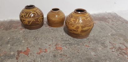 Chine Xxème s., 3 céramiques traditionne...