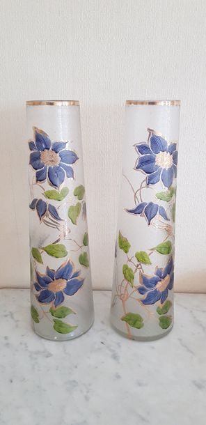 2 vases dans le goût art nouveau.