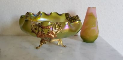Une coupe et un vase dans le goût art no...
