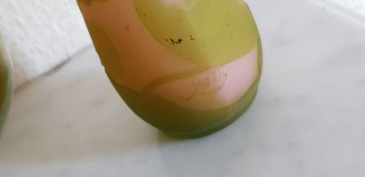 Une coupe et un vase dans le goût art no...