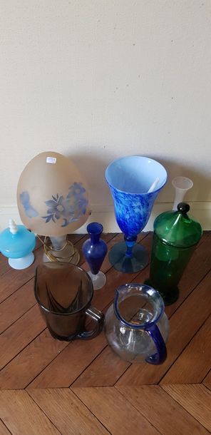 Un lot de coupe et vases en verre.