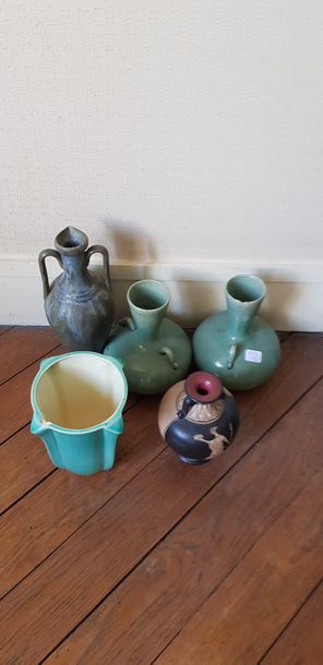 Un lot de céramiques diverses.