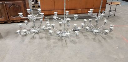 Ensemble de 3 grands lustres à 15 lumières...