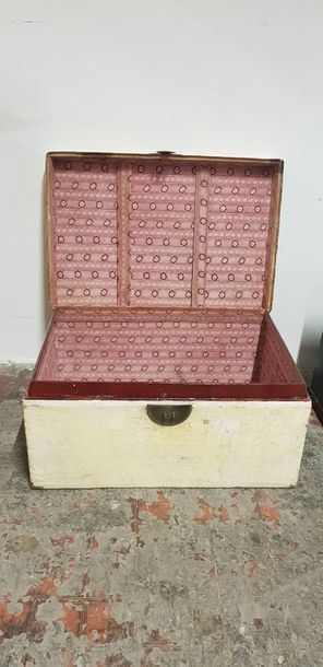 Chine Xxème s., 2 coffres en bois laqué blanc...
