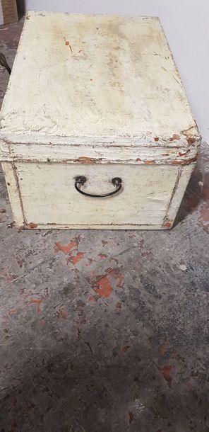Chine Xxème s., 2 coffres en bois laqué blanc...
