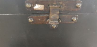 Chine Xxème s., 2 coffres en bois laqué blanc...
