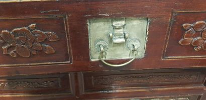 Chine Xxème s., table de milieu ouvrant à...