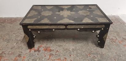 Table basse de style oriental en bois, clous...