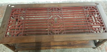 Chine Xxème s., table basse ajourée, H :...