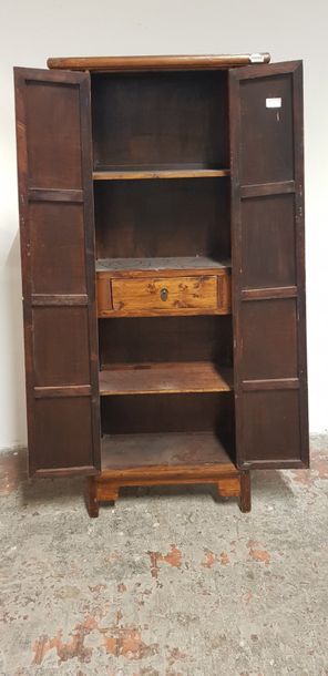 Chine Xxème s., petite armoire en forme traditionnelle...