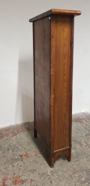 Chine Xxème s., petite armoire en forme traditionnelle...