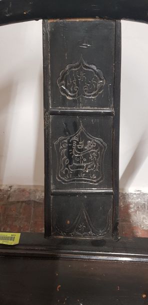 Chine Xxème s., un fauteuil et une chaise...