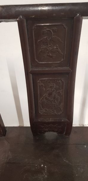 Chine Xxème s., un fauteuil et une chaise...