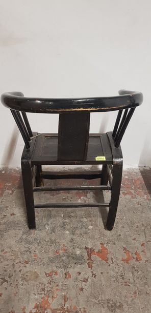 Chine Xxème s., un fauteuil et une chaise...