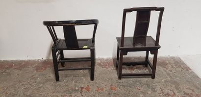 Chine Xxème s., un fauteuil et une chaise...