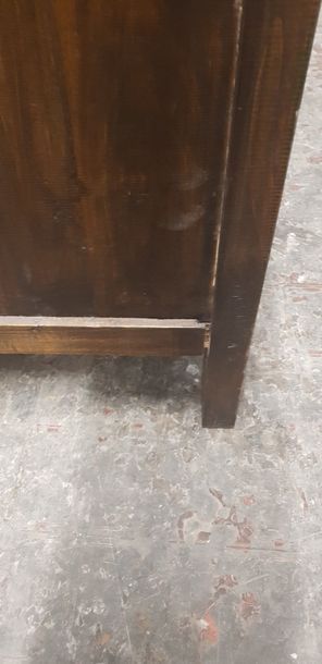 Chine Xxème s., Meuble peint ouvrant à 4...