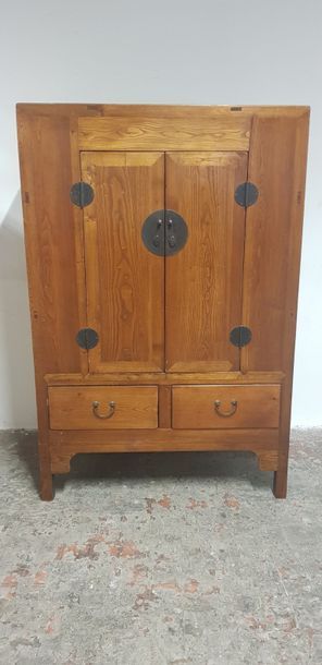 Chine Xxème s., armoire traditionnelle ouvrant...