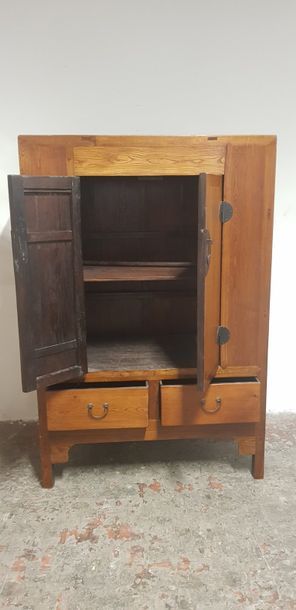 Chine Xxème s., armoire traditionnelle ouvrant...