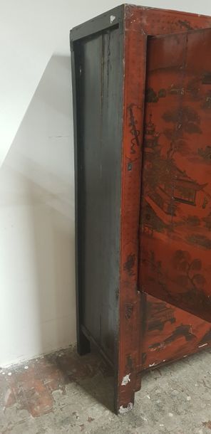 Chine Xxème s., Armoire à 2 vantaux, laquée...