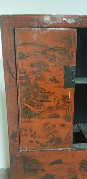 Chine Xxème s., Armoire à 2 vantaux, laquée...