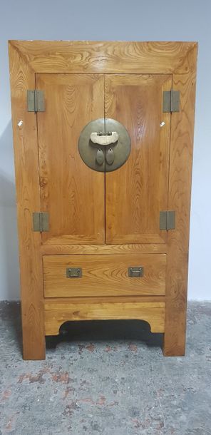 Chine Xxème s., important armoire traditionnelle...