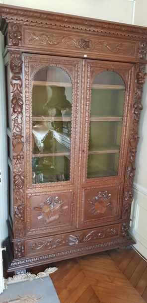 Importante armoire bibliothèque en chêne...