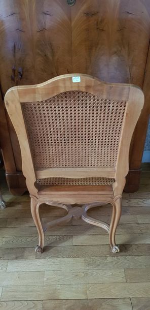 Suite de 6 chaises et 2 fauteuils en bois...