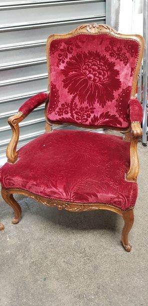 Suite de 3 larges fauteuils dossier « à la...