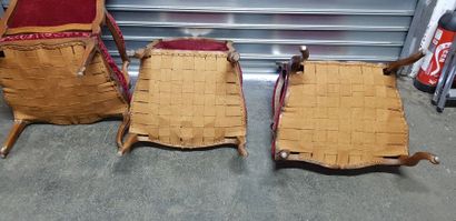 Suite de 3 larges fauteuils dossier « à la...
