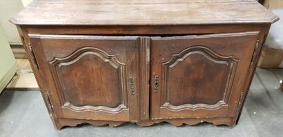 Lot de meubles comprenant une petite commode...