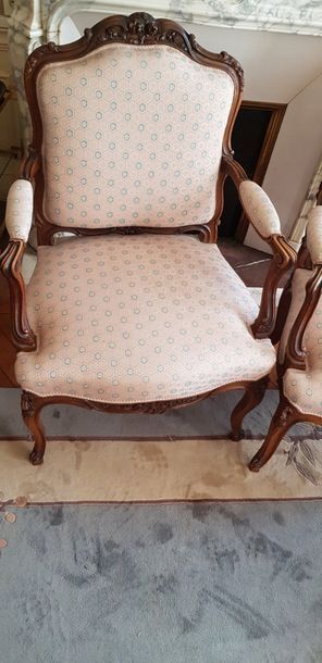 Suite de 4 larges fauteuils et 2 chaises...