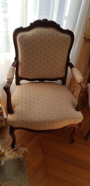 Suite de 4 larges fauteuils et 2 chaises...