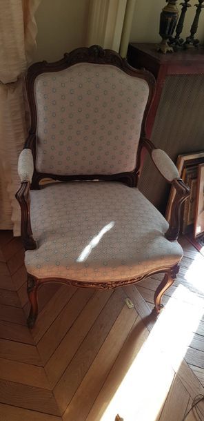 Suite de 4 larges fauteuils et 2 chaises...