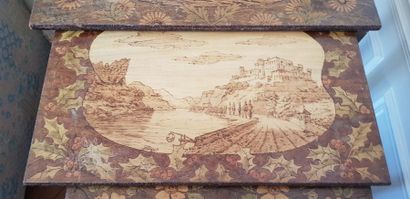 Suite de 4 tables gigogne en bois de placage...