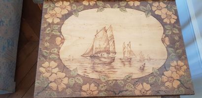 Suite de 4 tables gigogne en bois de placage...