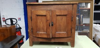 Buffet en bois peint en vert olive et petit...