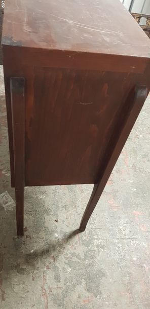 Un ensemble de meubles en bois sculpté et...
