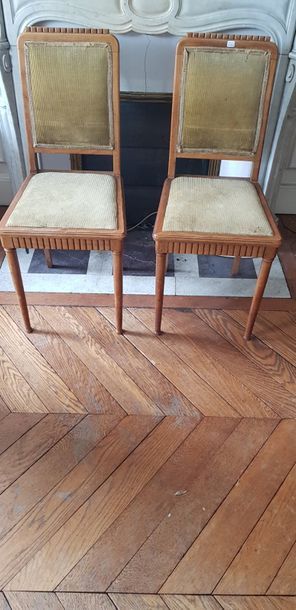 Deux chaises.