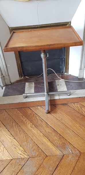 Une petite table escamotable