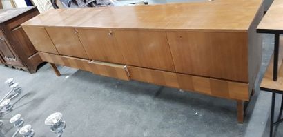 Enfilade en aggloméré à 5 casiers et 5 tiroirs,...
