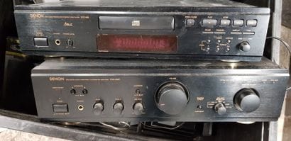 2 caisses de HI-FI dont ampli et lecteur...