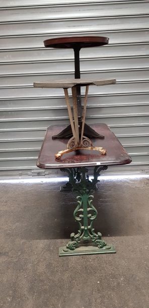 Mobilier de jardin : 1 table piètement en...