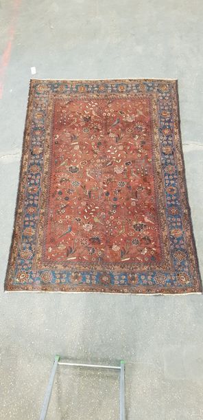 IRAN ?

Tapis laine et soie à décor de volatiles...