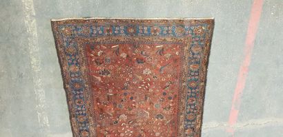 IRAN ?

Tapis laine et soie à décor de volatiles...